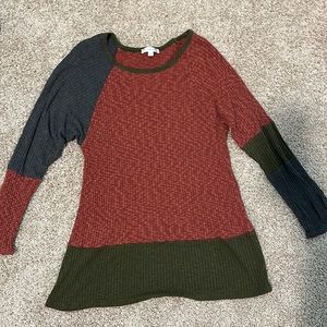 Lightweight knit long sleeve top. Color block design from DownEast size large